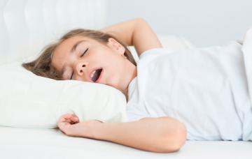 Apnea del sueño en la infancia, cómo se trata