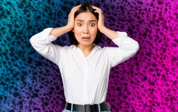 Tripofobia, el porqué del miedo irracional a los agujeros Mujer asustada por la visión de muchos agujeros