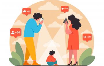 Concepto de oversharing, compartir en exceso la vida privada en redes sociales Ilustración de padres haciendo fotos a su hijo para las redes sociales