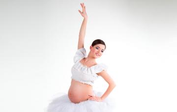 Embarazada bailando ballet
