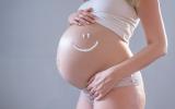 Mujer embarazada con estrías