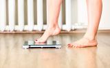 Mujer con cambios de peso provocándole flacidez corporal