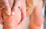 Persona mayor con problemas de artrosis