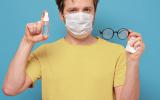 Cómo limpiar tus gafas para evitar el coronavirus