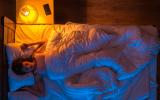  Dormir con luz: así puede dañar tu salud 
