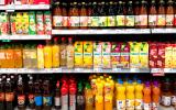 Lineal de supermercado con bebidas ultraprocesadas