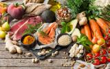 Dieta saludable flexitariana con carne, verduras, frutas