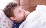 Niño afectado por el virus respiratorio sincitial