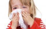 Niña afectada por el virus sincitial respiratorio