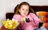 Ver la tele durante la comida fomenta la obesidad infantil