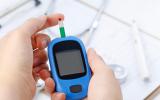 Sanidad financia los aparatos de medir de glucosa a menores diabéticos 