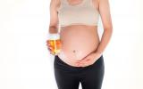 Embarazada bebe cerveza sin alcohol