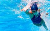 Deportista practicando natación