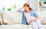 Mujer embarazada sufriendo estrés