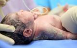 Nace el primer bebé gestado gracias al útero de una donante muerta
