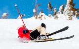 Un esquiador sufre una caída