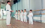 Niños practicando judo