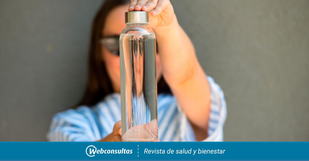 La botella que te ayudará a beber más agua en este 2020