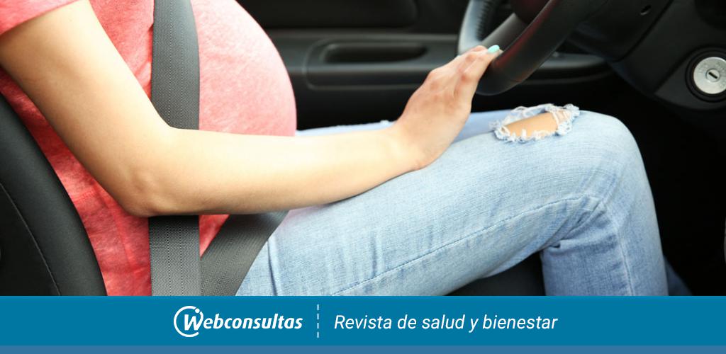 Una Mujer Embarazada Que Usa Un Cinturón De Seguridad Conduce Un Auto.  Seguridad Y Conducción Durante El Embarazo. Viajar Y Conduc Foto de archivo  - Imagen de error, viaje: 284385162