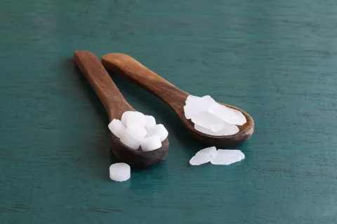 Alcanfor, remedio natural contra la tos y la congestión Alcanfor