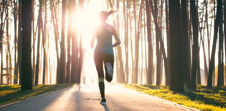 Chic corriendo a modo fartlek