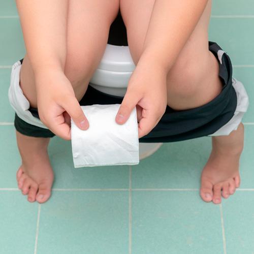 Establecer rutinas para ir al baño y evitar la encopresis infantil