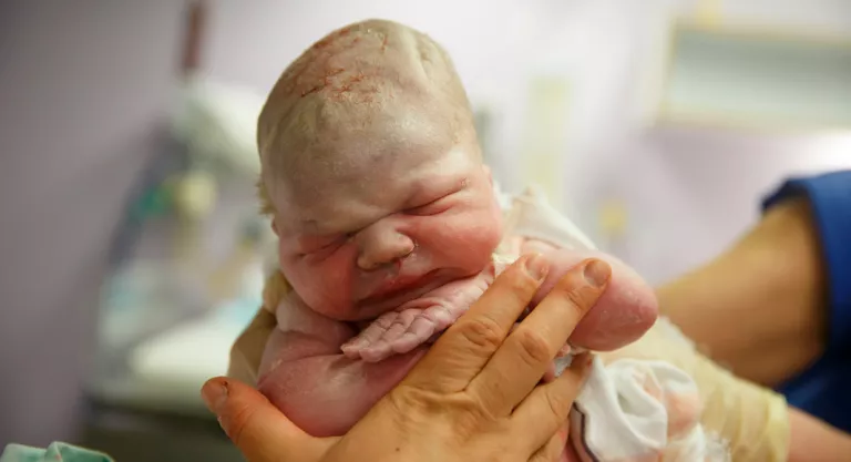 Bebes recien nacidos sale negros
