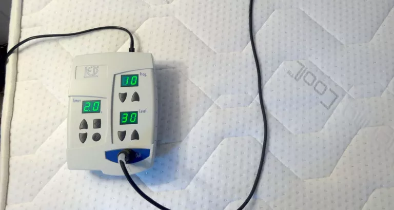 La estimulación sensorial nocturna alivia el dolor de la fibromialgia Aparato para la estimulación sensorial nocturna en personas con fibromialgia