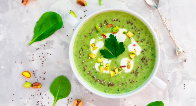 Crema de espinacas y frutos secos