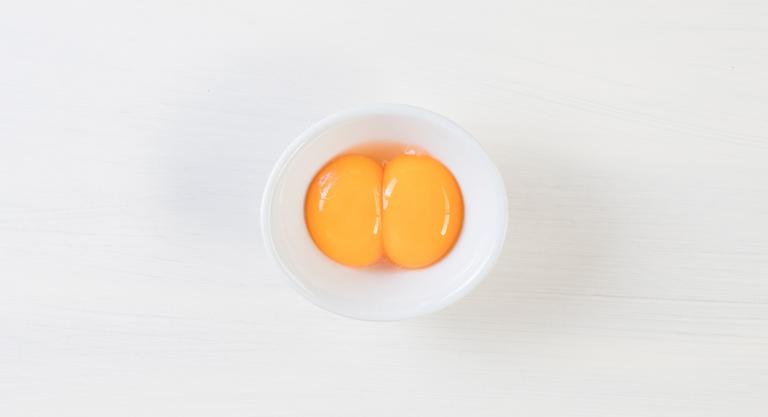 Huevos de dos yemas