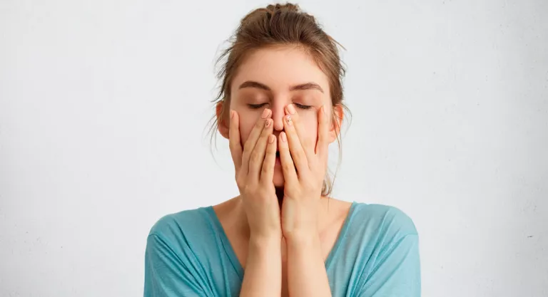 Mujer con fatiga crónica