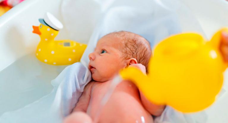 Inclinado puntada alquitrán Cuidados de un bebé prematuro en casa: consejos para los padres