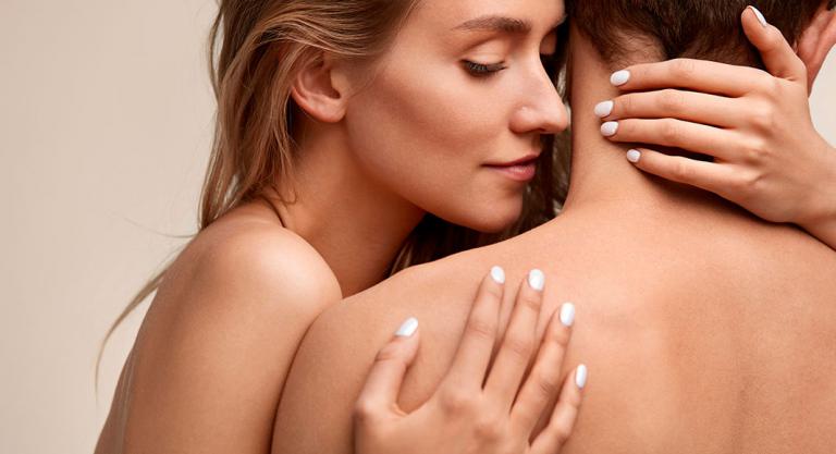 Beneficios del sexo para la salud: mejora la piel y el pelo