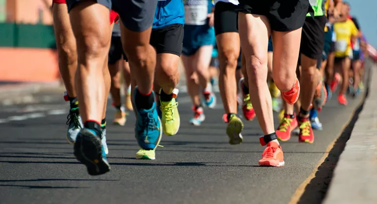 Corredores en una maratón