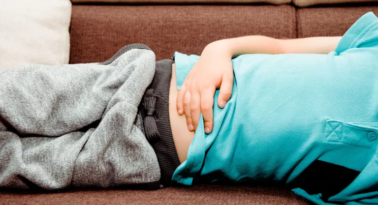 Niño con síntomas de malabsorción de la fructosa