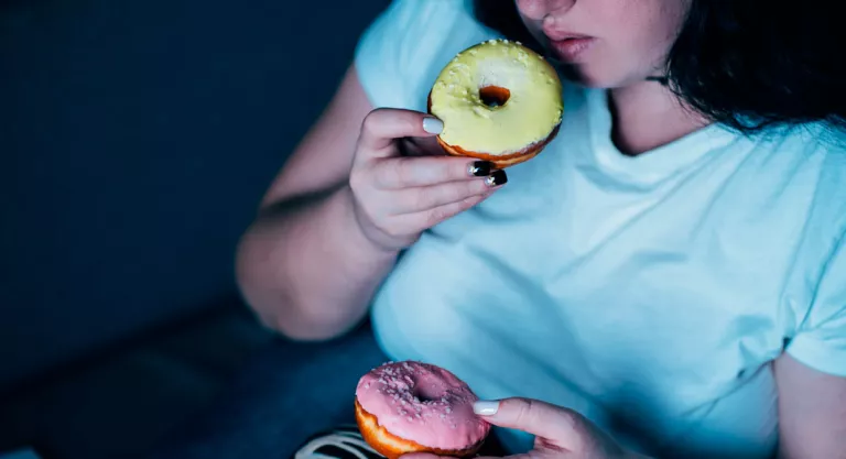 Perfil de una persona con hambre emocional