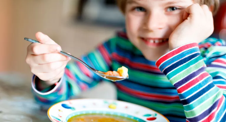 Cuidados para tratar al niño con fiebre