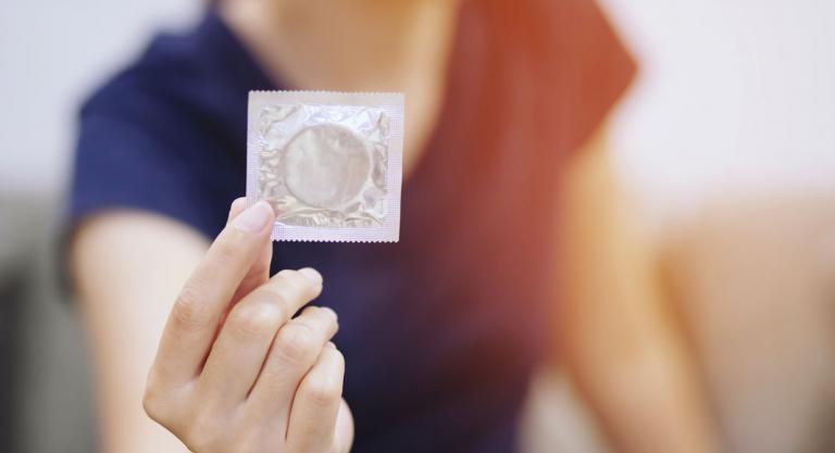 Utilización de preservativos para prevenir el herpes genital
