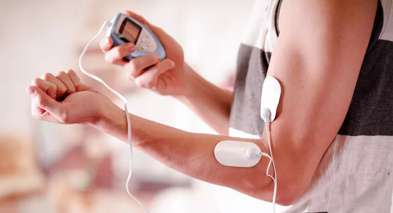 Electrostimulation en el brazo