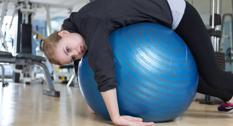 Mujer en el gimnasio