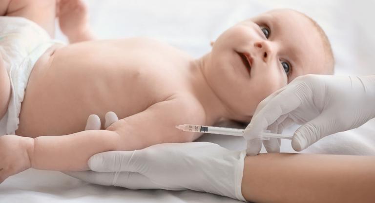 Guía de regalos útiles para padres recientes: vacunas