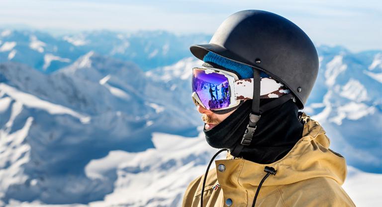 Material necesario para practicar snowboard: casco