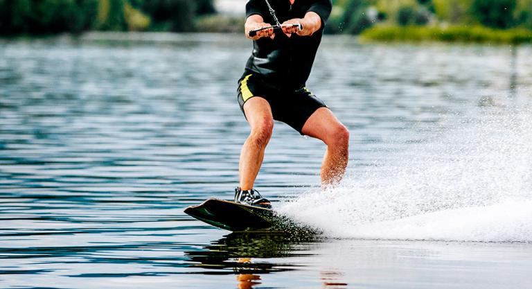 Cómo practicar wakeboard: equilibrio