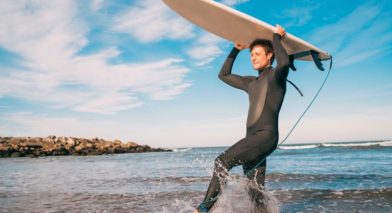 Materiales necesarios para practicar surf: neopreno