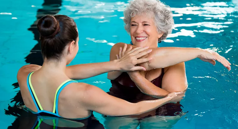 Deportes recomendados en la tercera edad: aquagym