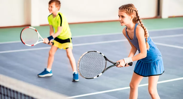 Actividades físicas recomendadas para niños: tenis