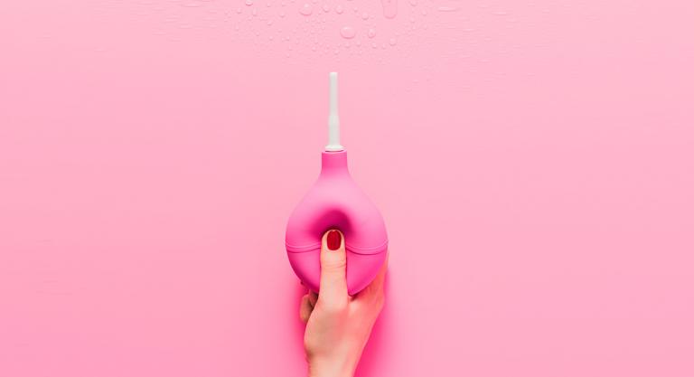 Riesgos de las duchas vaginales para la salud íntima de la mujer