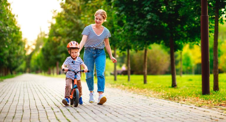 Enseñar a tus hijos a montar en bicicleta en cuatro pasos: paso 2