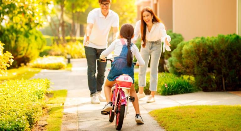 Enseñar a tus hijos a montar en bicicleta en cuatro pasos: paso 3