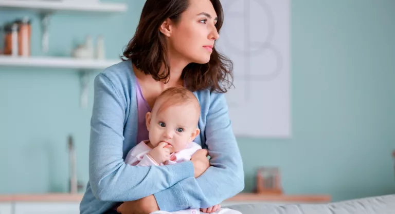 Mujer con depresión posparto